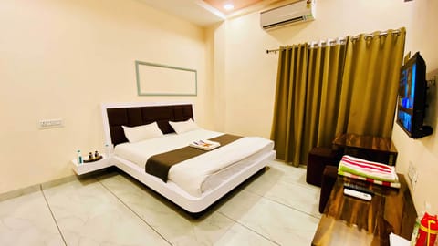 Executive Double Room, Balcony, City View | Desk, laptop workspace, soundproofing, WiFi (free)