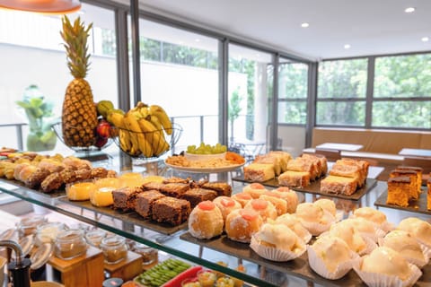 Daily buffet breakfast for a fee