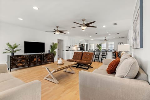 House, 4 Bedrooms | Living area | Streaming services