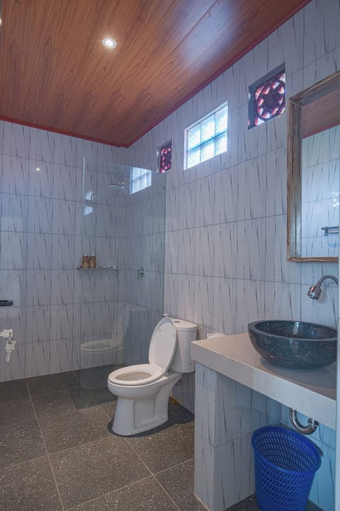 Deluxe Twin Room, Balcony, Garden View | Bathroom