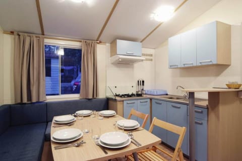 Mobile Home | Dining