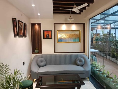 Superior Room, 1 King Bed, City View | Down comforters, pillowtop beds, desk, laptop workspace