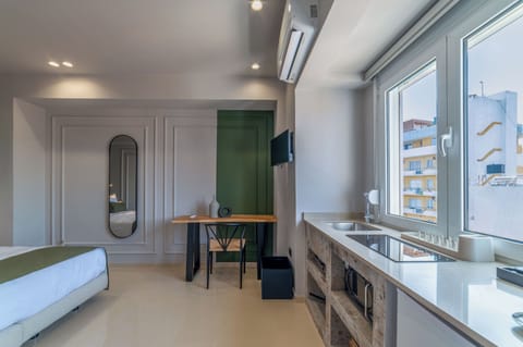 Studio | Private kitchen | Mini-fridge, microwave, stovetop, cookware/dishes/utensils