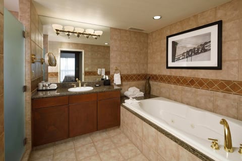 Premium Suite, 1 King Bed with Sofa bed | Bathroom | Combined shower/tub, free toiletries, hair dryer, towels