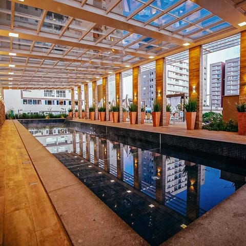 6 outdoor pools