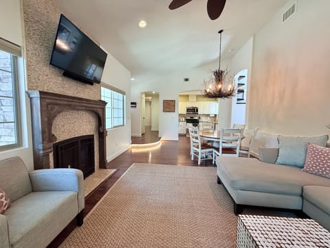 House, Multiple Beds, Patio, Garden View (Filbert Reserve) | Living area | 40-inch TV with digital channels