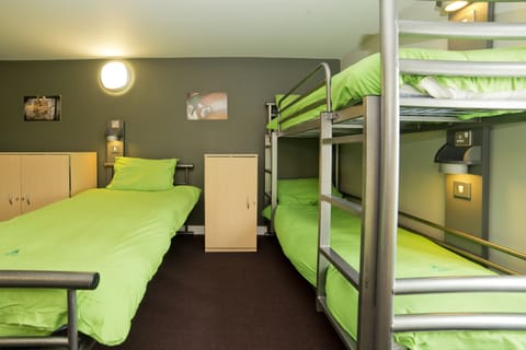 3 Bed Private Room Ensuite including Double Bed | Bed sheets, wheelchair access