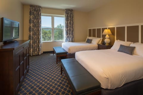 In-room safe, soundproofing, free WiFi, bed sheets