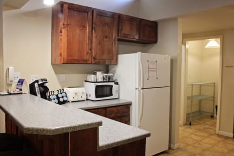 Deluxe Apartment, 3 Bedrooms | Private kitchen | Fridge, microwave, coffee/tea maker