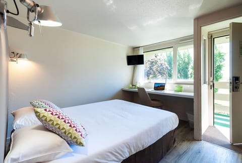 Individually furnished, desk, iron/ironing board, free WiFi