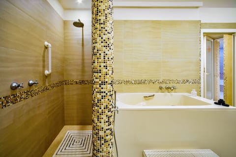 Junior Suite | Deep soaking bathtub