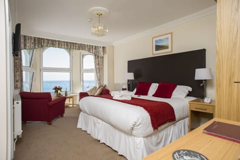 Luxury Suite, Sea View | Iron/ironing board, free WiFi, bed sheets