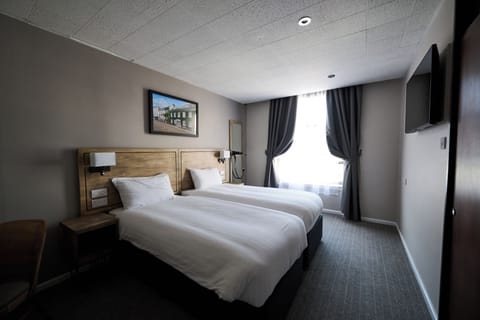 Twin Room | Hypo-allergenic bedding, desk, iron/ironing board, free WiFi