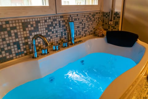 Double Room, Hot Tub | Private spa tub