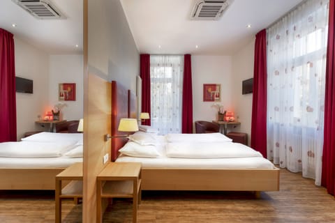 Double Room, Balcony | In-room safe, desk, soundproofing, free WiFi