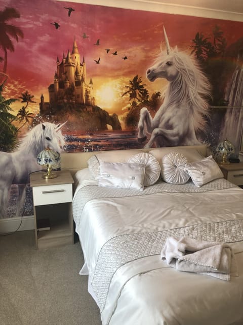 Standard Double or Twin Room | Hypo-allergenic bedding, iron/ironing board, free WiFi, bed sheets