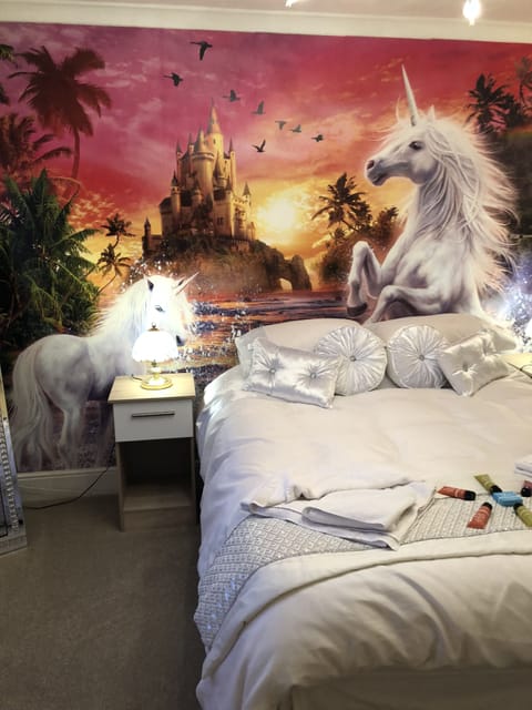 Standard Double or Twin Room | Hypo-allergenic bedding, iron/ironing board, free WiFi, bed sheets