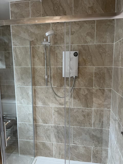 Family Room (Four Poster) | Bathroom | Free toiletries, hair dryer, towels