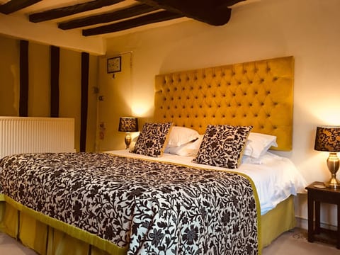Luxury Double Room, Mountain View (Bovey) | Egyptian cotton sheets, premium bedding, pillowtop beds, desk