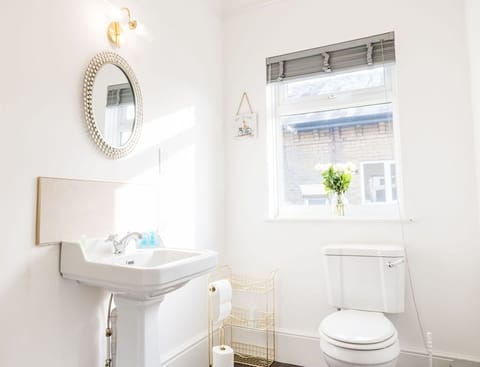 Superior room | Bathroom | Combined shower/tub, hair dryer, slippers, towels