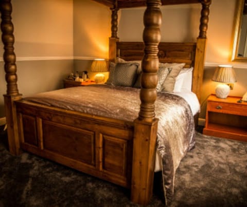 Superior Double Room (King Size) | Individually decorated, individually furnished, desk, blackout drapes