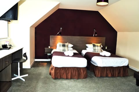 Standard Twin Room | 1 bedroom, desk, laptop workspace, free WiFi