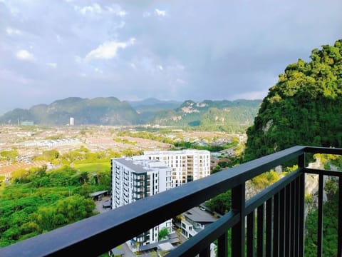 Condo, 3 Bedrooms, Balcony, City View | Property grounds