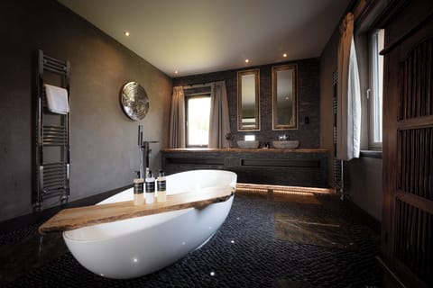 Junior Suite, Sea View | Bathroom | Free toiletries, hair dryer, bathrobes, slippers