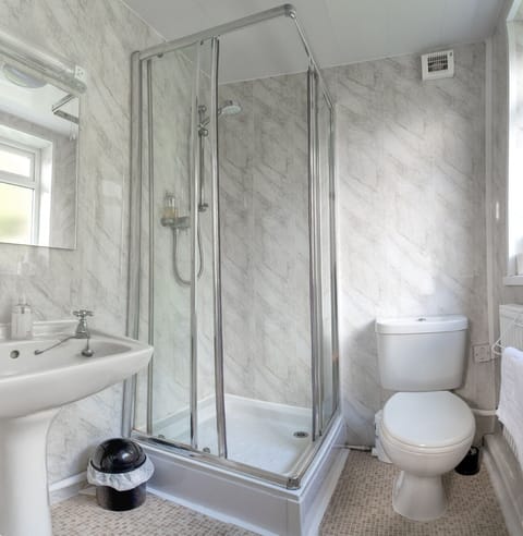 Twin Room, 2 Twin Beds, Ensuite ( Room 12) | Bathroom | Eco-friendly toiletries, hair dryer, towels