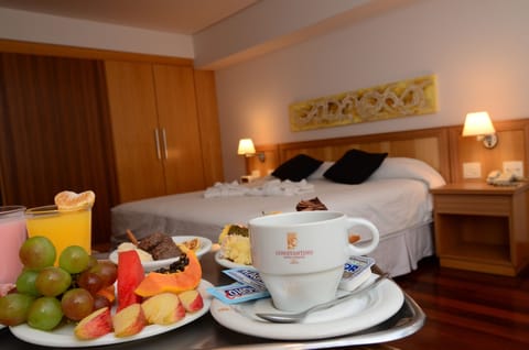 Room | Room service - dining