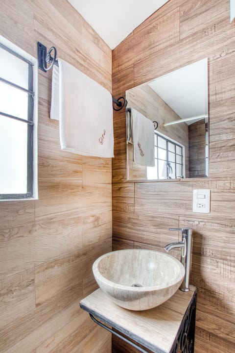 Bathroom | Free toiletries