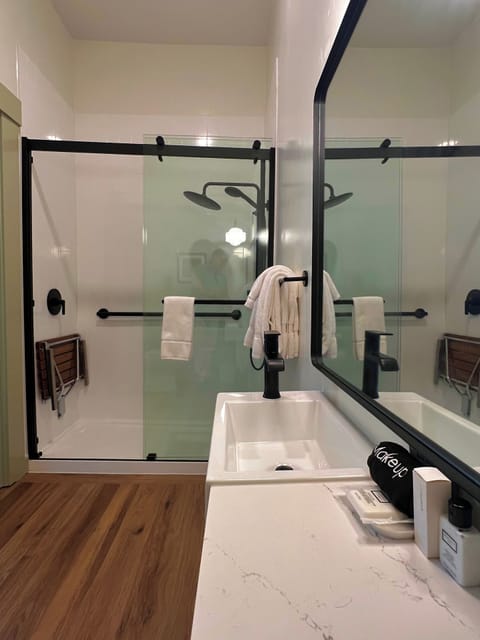 CS Lewis - Garden View (Accessible) | Bathroom | Shower, rainfall showerhead, free toiletries, towels