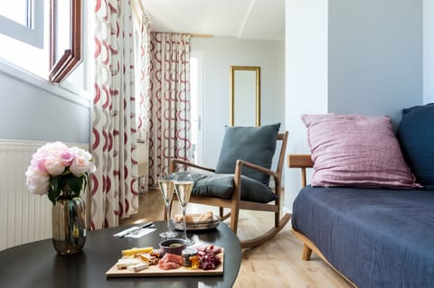 Flat-screen TV, iPod dock, offices