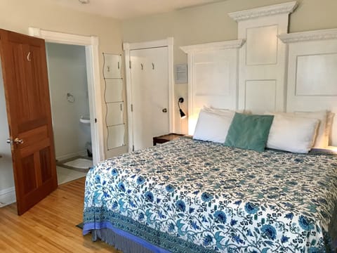 Ansel | Premium bedding, pillowtop beds, individually decorated