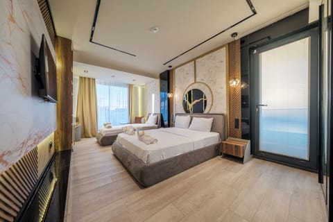 Classic Triple Room, Balcony | Egyptian cotton sheets, premium bedding, minibar, in-room safe