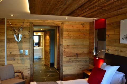 In-room safe, free WiFi, bed sheets