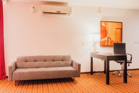 Junior Studio Suite | Premium bedding, down comforters, in-room safe, desk