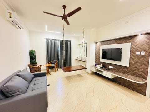 Executive Suite Room | Desk