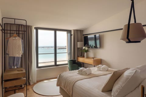 Double Room, Sea View | Premium bedding, in-room safe, desk, blackout drapes
