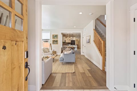 House, 4 Bedrooms | Living area | Smart TV