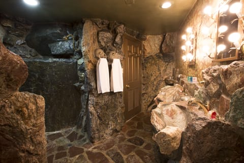 Kona Rock | Bathroom | Shower, hair dryer, bathrobes, towels