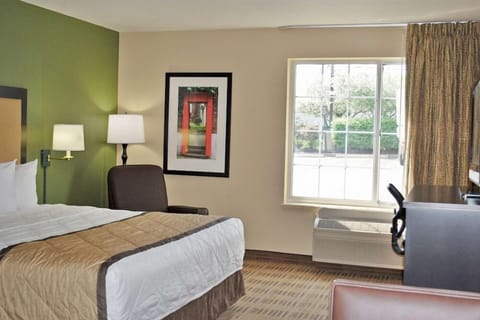 Desk, iron/ironing board, travel crib, free WiFi