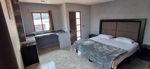 Comfort Room | Desk, laptop workspace, free WiFi