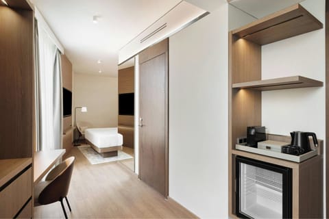 Deluxe Room, 1 King Bed | In-room safe, desk, laptop workspace, soundproofing