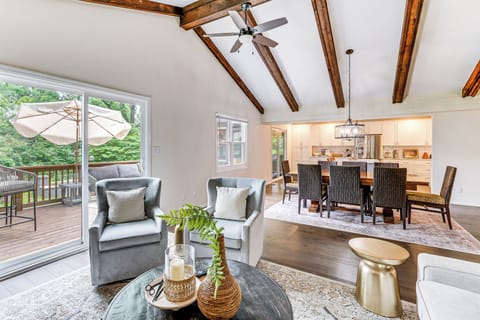 House (5 Bedrooms) | Interior