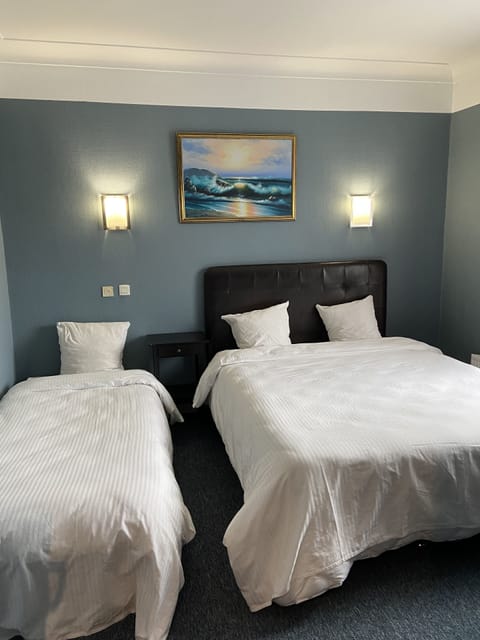 Triple Room | In-room safe, desk, soundproofing, free WiFi