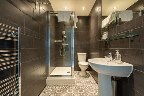 Standard Double or Twin Room, Ensuite | Blackout drapes, iron/ironing board, free WiFi