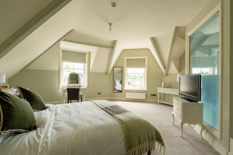 Superior Double Room, Ensuite | Blackout drapes, iron/ironing board, free WiFi