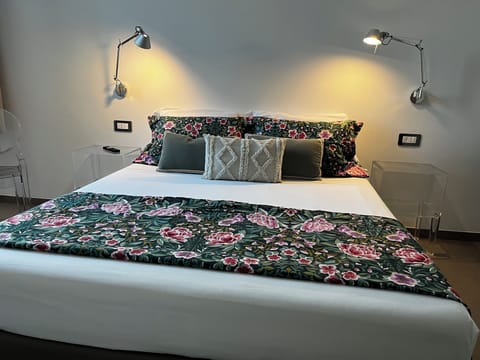 Double Room, City View | Laptop workspace, free WiFi, bed sheets