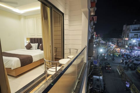 Suite, Balcony, City View | WiFi (free)